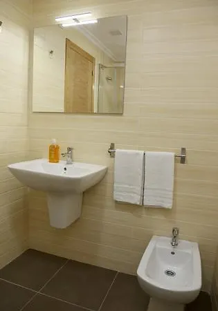 ゲストハウス Alojamiento Caldas De Reis 3*